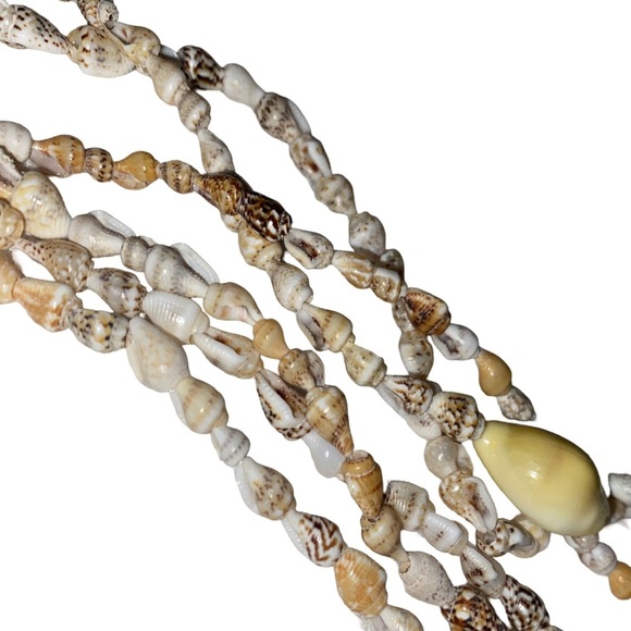 Vintage Puka Shell Necklaces- 3 Strands in Varying Lengths,in Tan and Beige - Picture 3 of 4
